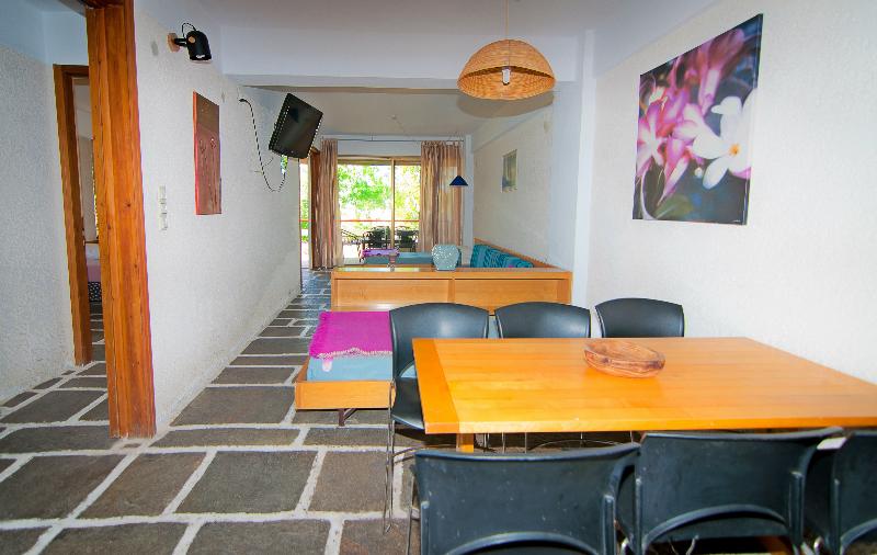 اتاق خانوادگی, Apollonia Hotel Apartments