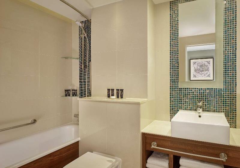 Номер Deluxe Кровать Кинг, 100 Queen S Gate Hotel London, Curio Collection By Hilton