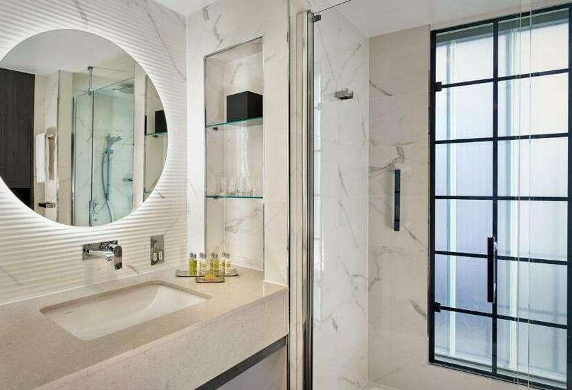 Полулюкс Кровать Кинг, Doubletree By Hilton  London  West End