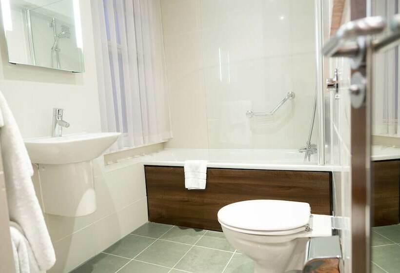 Номер Superior, Doubletree By Hilton  London  West End