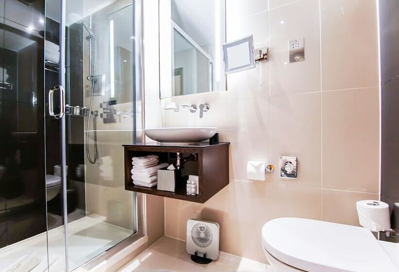 Полулюкс, Montcalm Piccadilly Townhouse, London West End