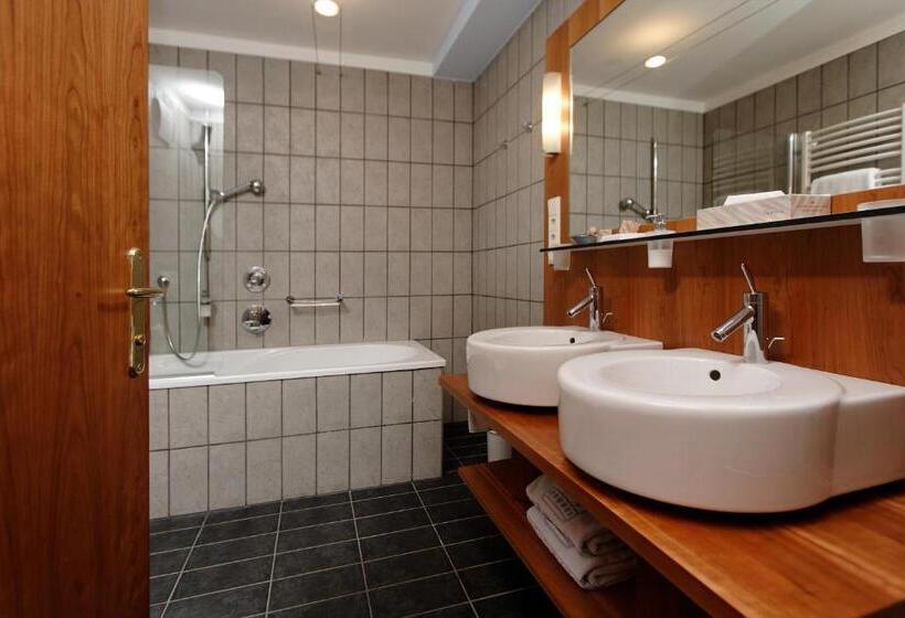 Классический Номер, Krone Eat Drink Stay