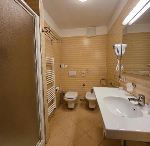 Номер Стандарт Трехместный, Park Hotel Sacro Cuore