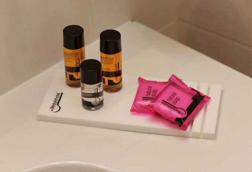 اتاق استاندارد سه نفره, Rex Lifestyle