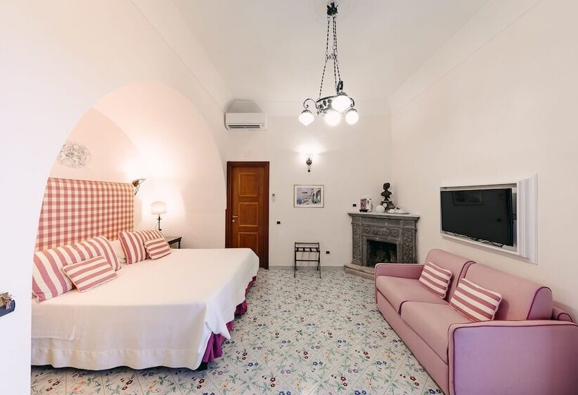 اتاق لوکس با چشم‌انداز دریا, Villa Maria