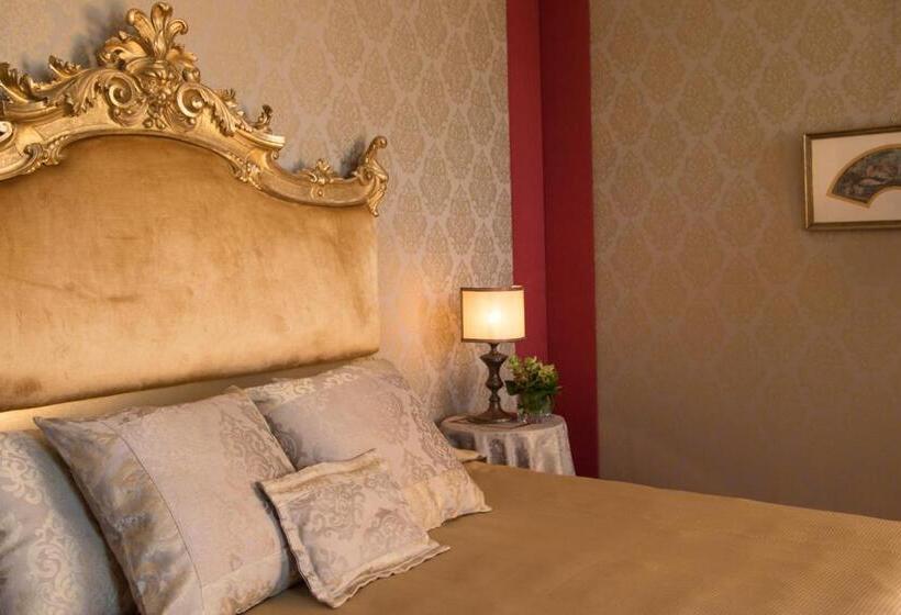سوییت جونیور با چشم‌انداز دریاچه, Metropole Venezia