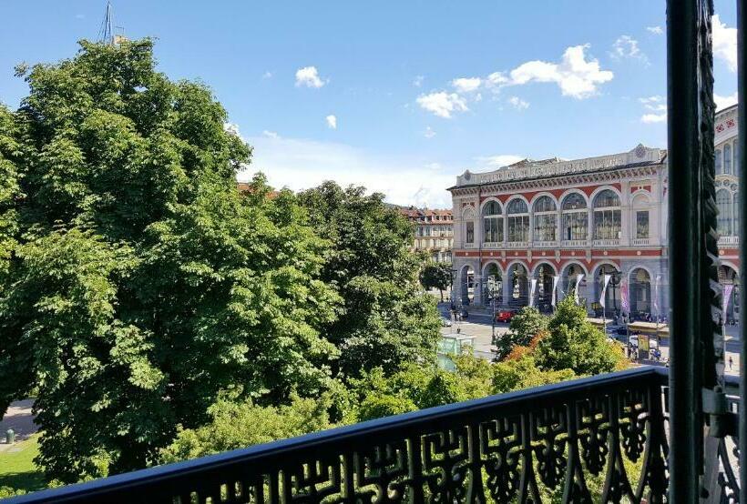 اتاق کلاسیک, Roma E Rocca Cavour
