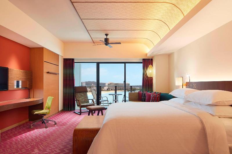 Номер Премиум, Sheraton Okinawa Sunmarina Resort
