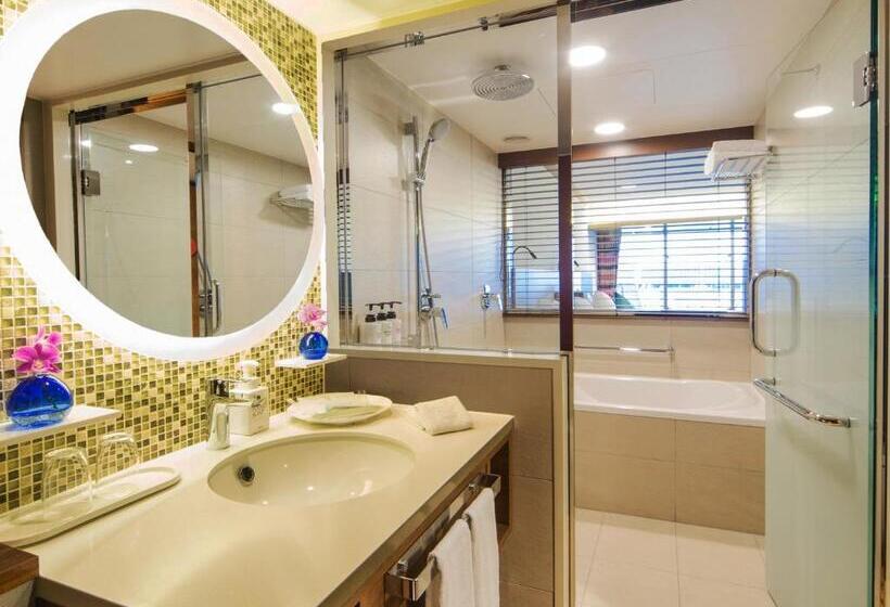 Номер Deluxe Вид на Море, Sheraton Okinawa Sunmarina Resort