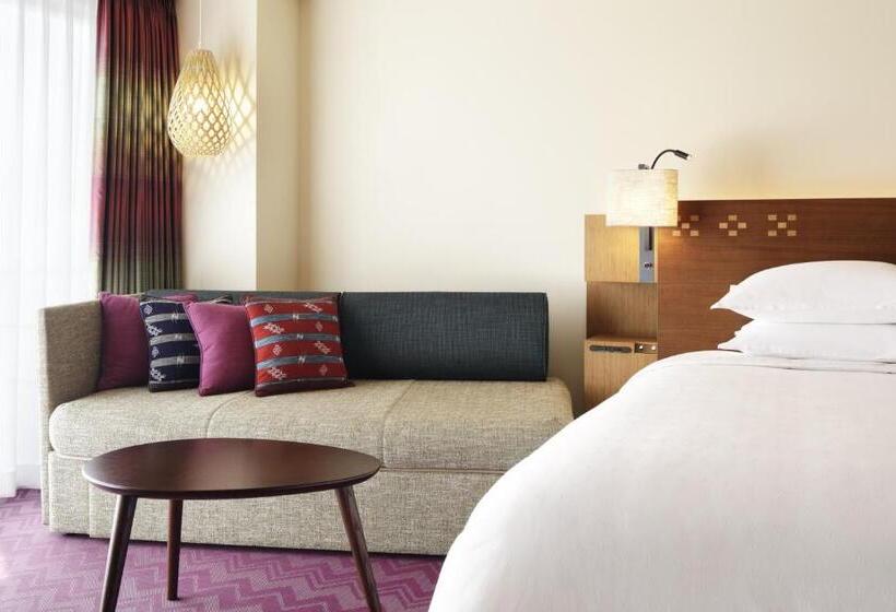 Номер Премиум, Sheraton Okinawa Sunmarina Resort