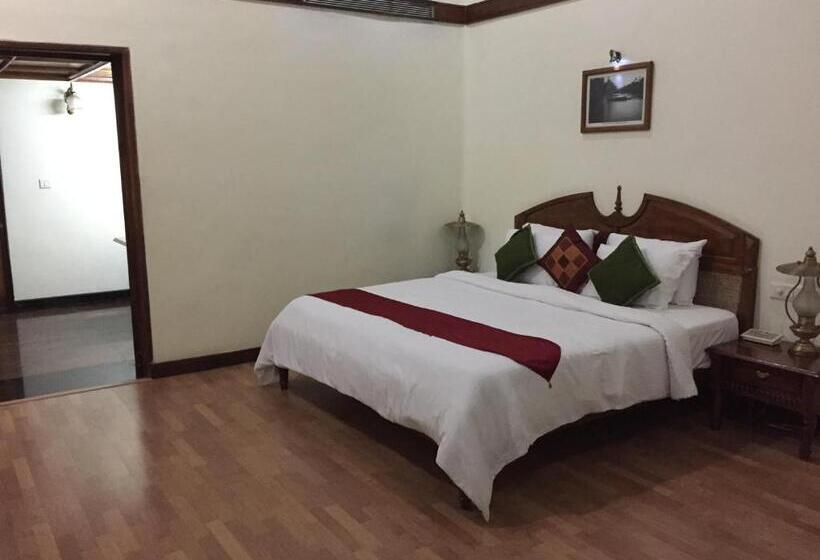 Premium Kamer, The Mascot Hotel   A Heritage Living Experience
