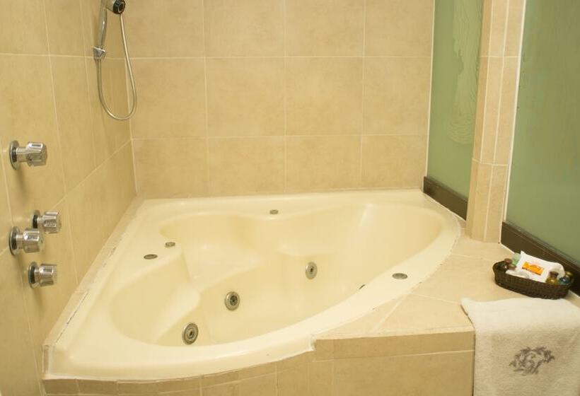 Junior Suite, Frances