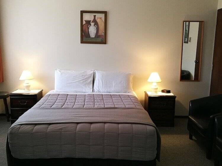 Студия Стандарт, Hacienda Motel