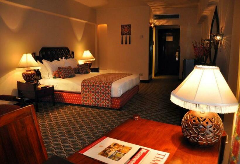 اتاق لوکس, Quetta Serena