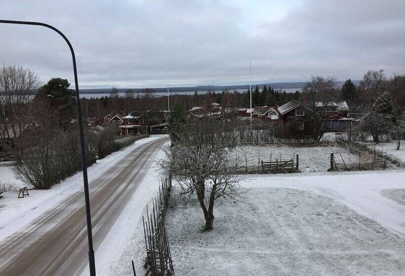 Семейный Номер, L Klockargården