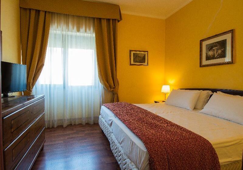 اتاق کلاب, Pan Pacific Orchard