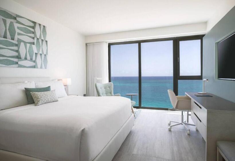 سوئیت جونیور با تخت بزرگ, La Concha Renaissance San Juan Resort