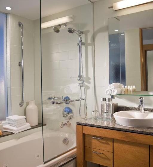مجموعه ویستا شهر, La Concha Renaissance San Juan Resort