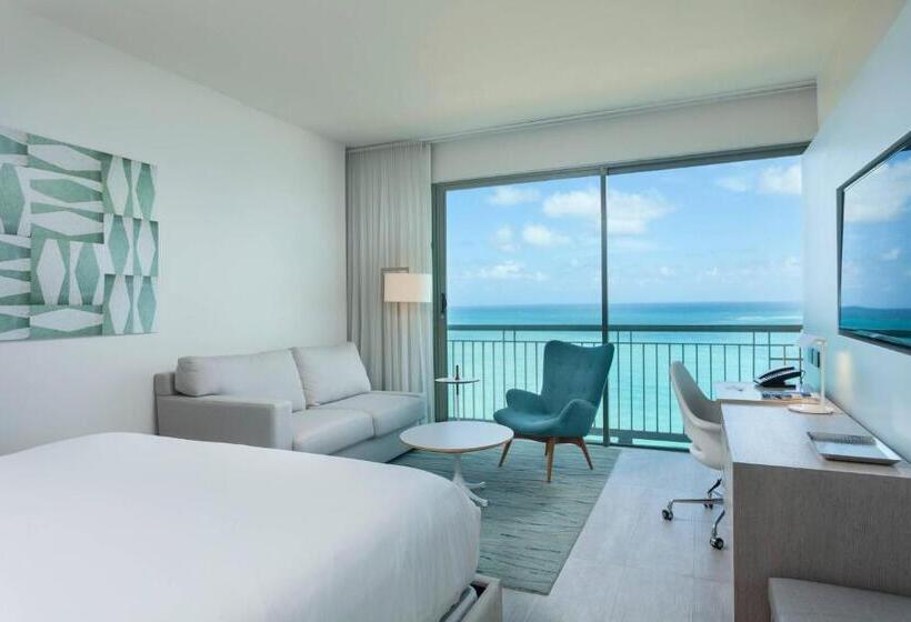 اتاق استاندارد با تخت بزرگ برای معلولان, La Concha Renaissance San Juan Resort