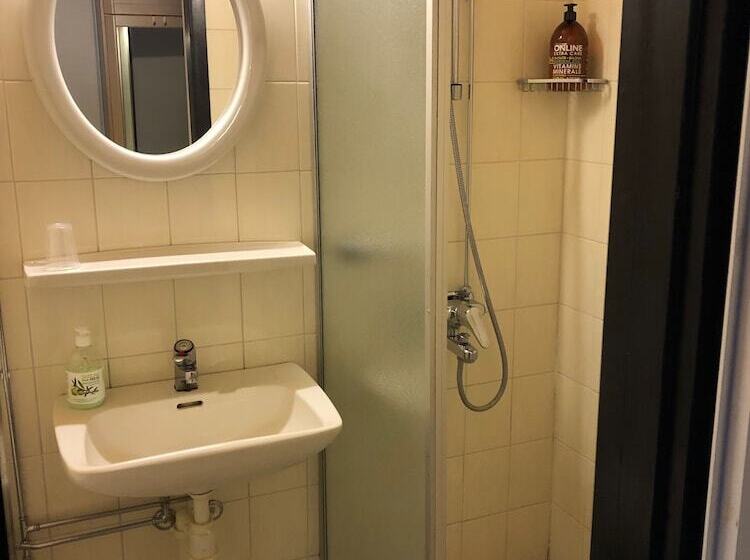 Номер Стандарт Индивидуальный, Li Uninen äänekoski