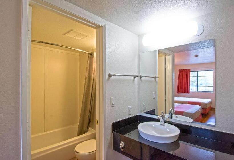 프리미엄 4인룸, Motel 6 Redding, Ca  South