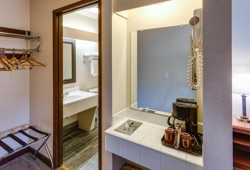 Стандартный Номер Кровать Кинг, Coachman Inn