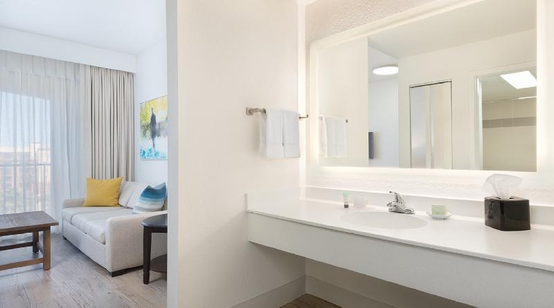 스탠다드 스튜디오, Sirata Beach Resort