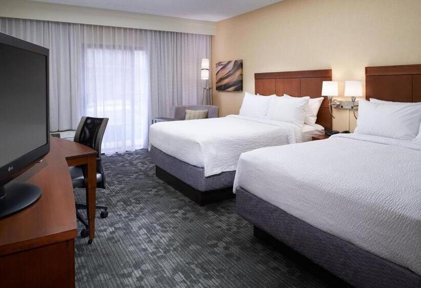 Номер Стандарт, Courtyard Detroit Dearborn