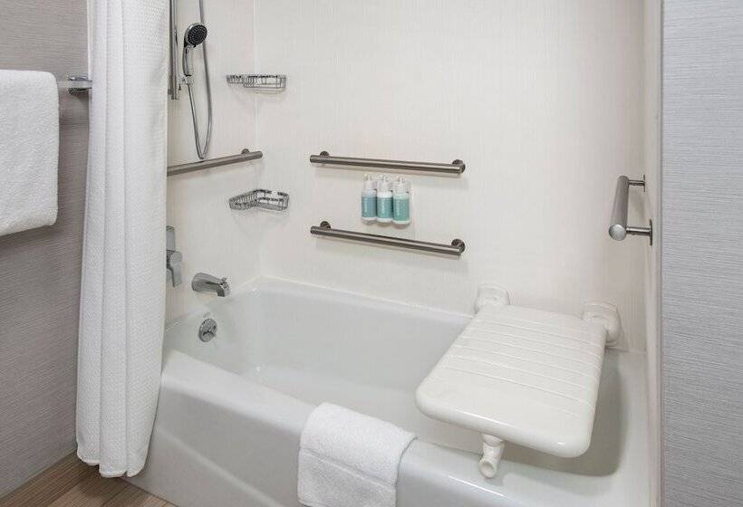 Люкс, Courtyard By Marriott Rye