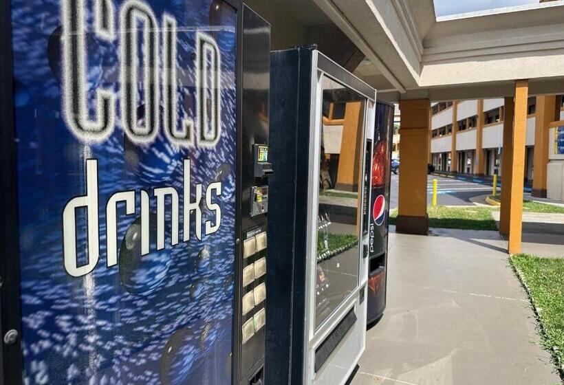 스탠다드 룸 킹사이즈 침대, Days Inn By Wyndham Westend Alexandria,va Washington Dc Area
