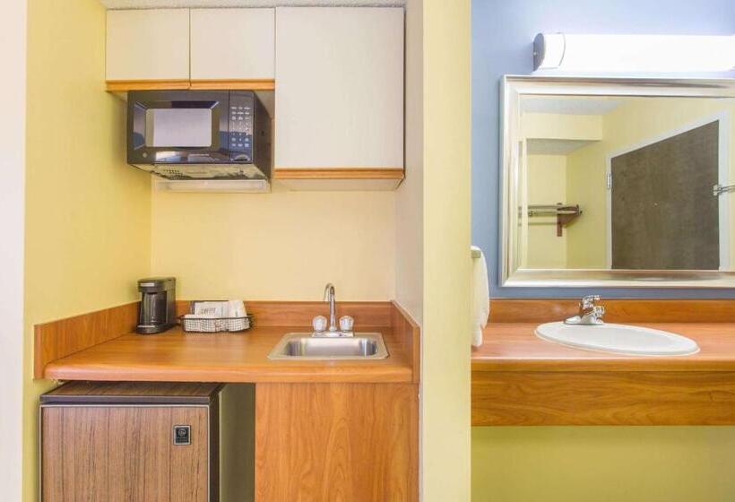 Номер Deluxe, Days Inn By Wyndham Raleighairportresearch Triangle Park