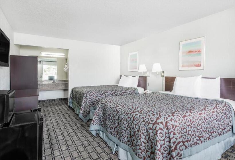 Номер Стандарт 2 Двуспальные Кровати, Days Inn By Wyndham St Clairsville