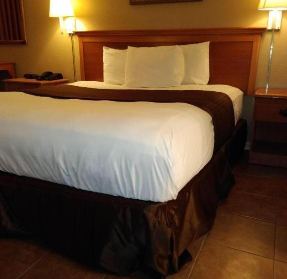 带大床的标准间, Knights Inn San Antonio Near Frost Bank Center