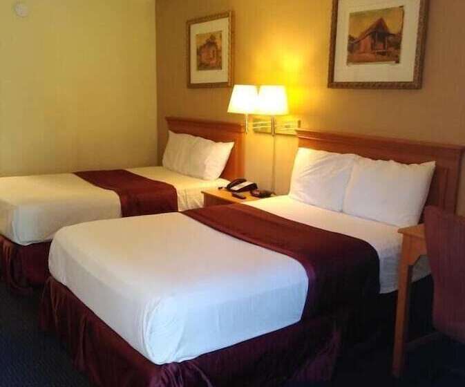 带2个双人床的标准工作室, Knights Inn San Antonio Near Frost Bank Center
