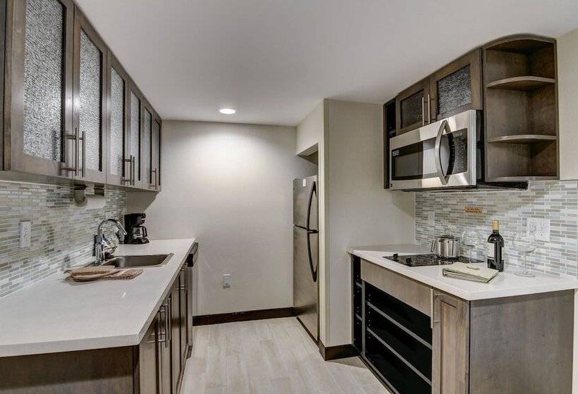 Люкс, Candlewood Suites Richmond   West Broad, An Ihg