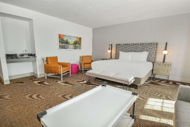 キングサイズベッドのスタンダードルーム, Doubletree By Hilton Austin
