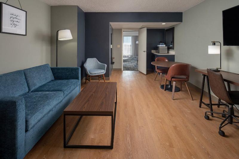 חדר דלוקס עם מיטת קינג, Four Points By Sheraton Suites Tampa Airport Westshore
