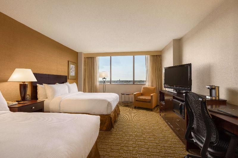 Standardzimmer Kingsize Bett, Hilton Fort Wayne At The Grand Wayne Convention Center