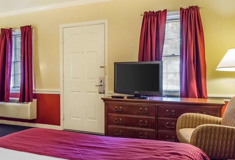 带2个双人床的标准工作室, Clarion Inn Strasburg  Lancaster