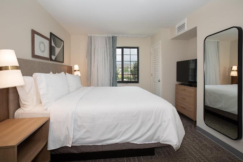 Büyük Çift Kişilik Yataklı Standart Oda, Courtyard By Marriott Long Beach Downtown
