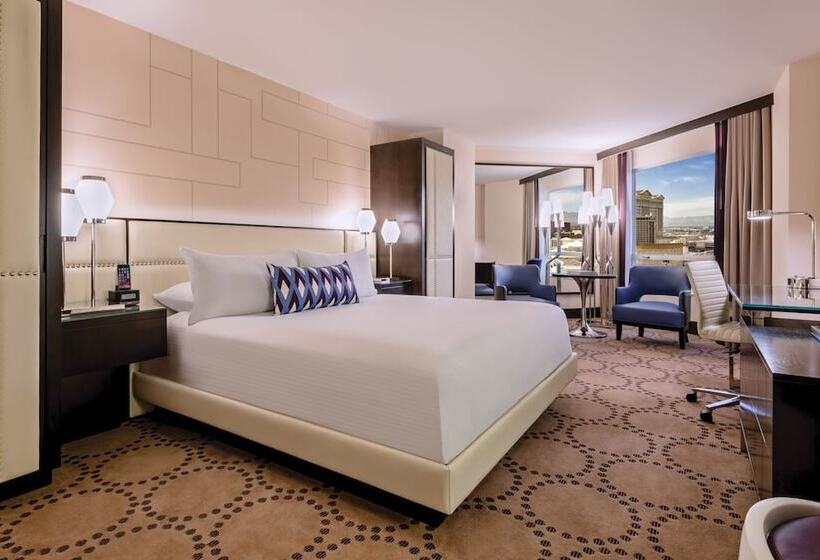 带观景和大床的豪华房间, Harrah's Hotel and Casino Las Vegas