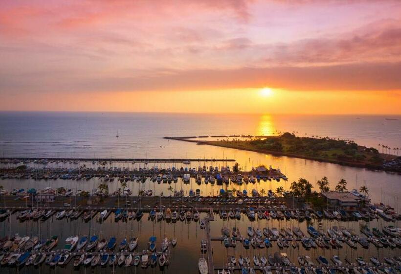 Номер Премиум, Prince Waikiki
