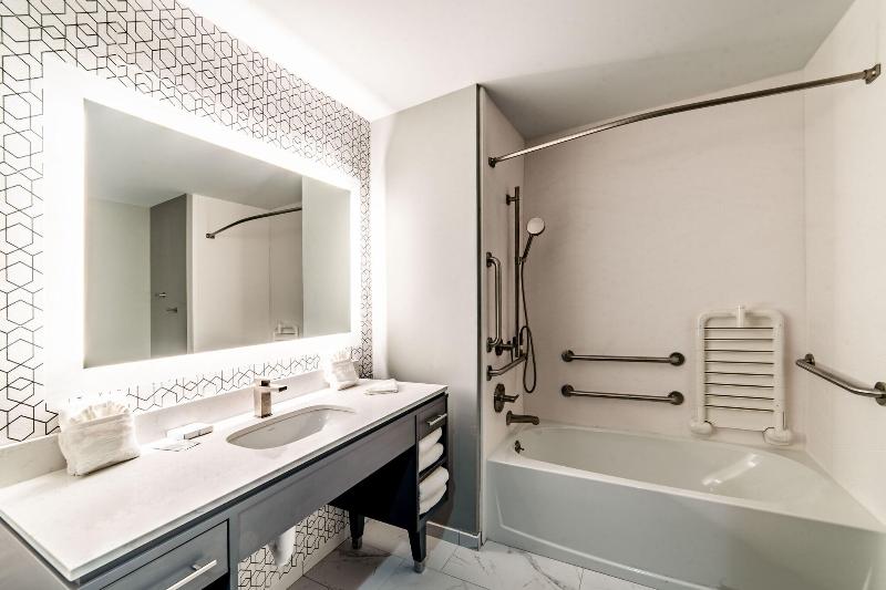 חדר סטנדרט עם מיטת קינג, Doubletree Resort By Hilton Hollywood Beach