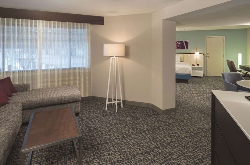 주니어 스위트 킹사이즈 침대, Doubletree By Hilton Hotel Austin Northwest Arboretum
