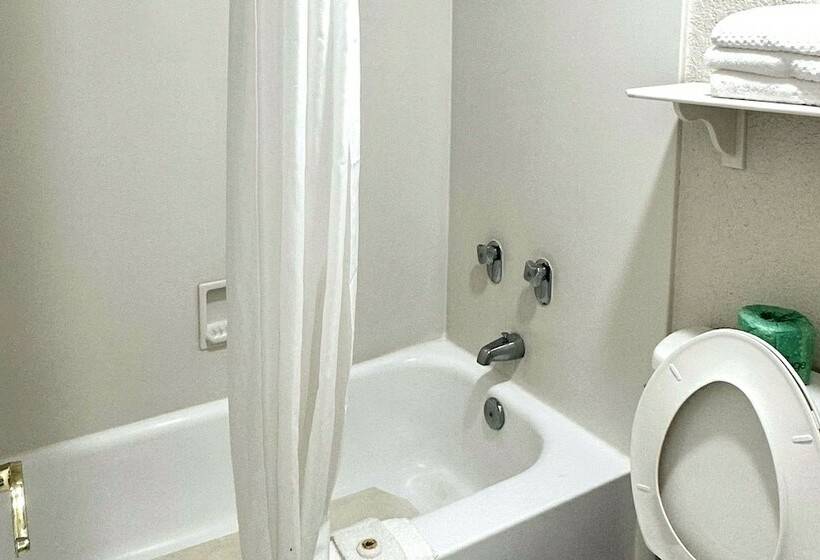 ２ダブルベッドのスタンダードルーム, Quality Inn Nacogdoches Near University