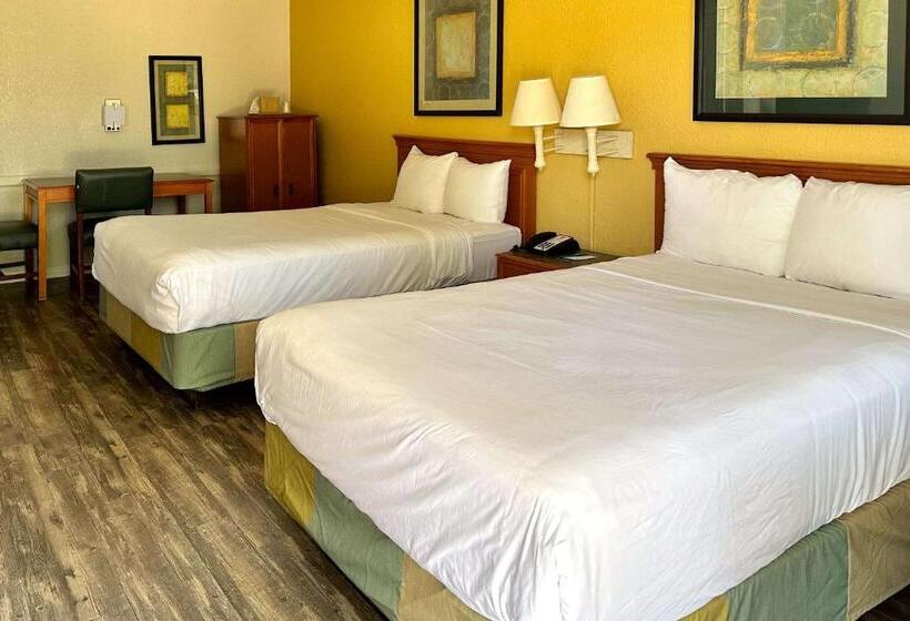Номер Стандарт 2 Двуспальные Кровати, Quality Inn Nacogdoches Near University