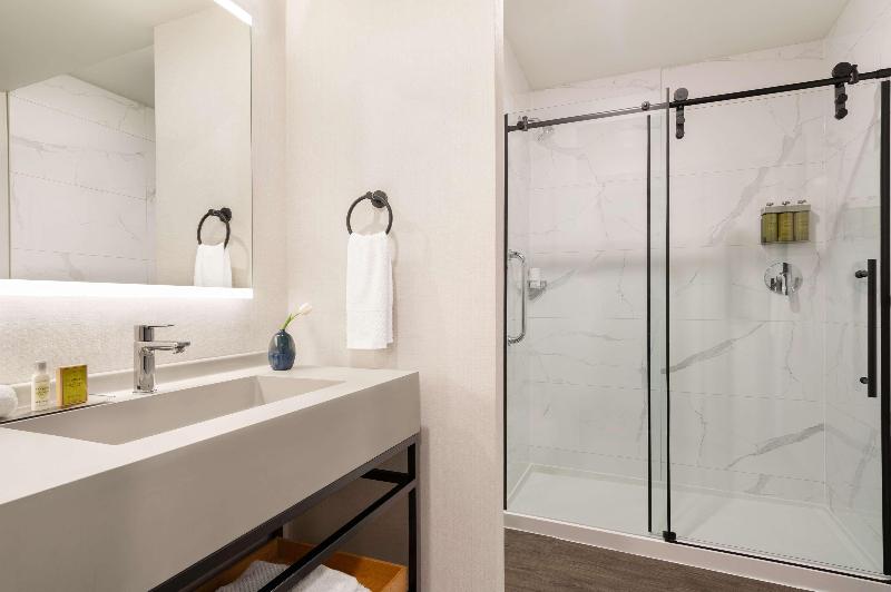 اتاق استاندارد با تخت بزرگ, Doubletree By Hilton San Francisco South Airport Blvd