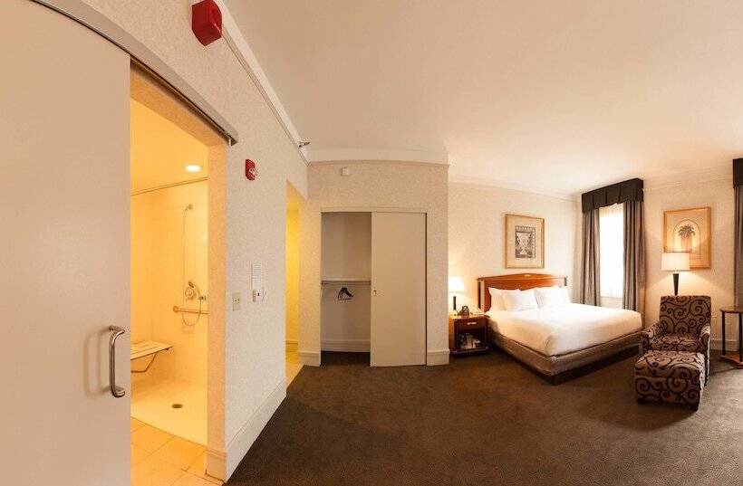 Номер Deluxe Кровать Кинг, Hilton Cincinnati Netherland Plaza