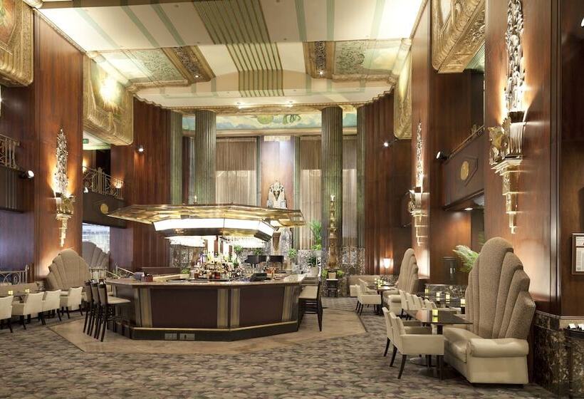 Номер Deluxe, Hilton Cincinnati Netherland Plaza