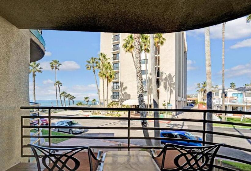 سوئیت جونیور با تخت بزرگ, Pacific Terrace